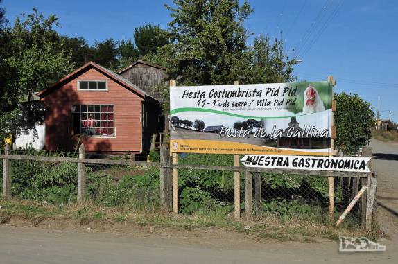 Chegando a festa típica em Pid Pid, ao norte de Castro, na ilha de Chiloé, no sul do Chile